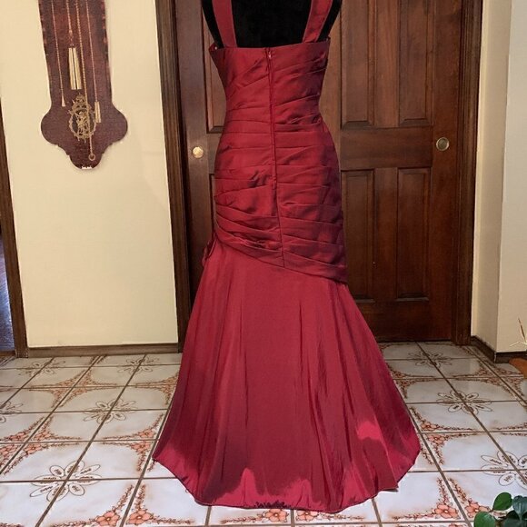 Elegant Designer Formal Dress w/ Coat – Holiday & Wedding Ready! - Picture 4 of 13